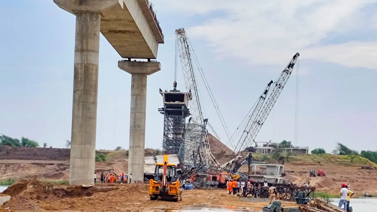 Labourers sleeping on slab killed in Hamirpur bridge collapse. Pic/PTI